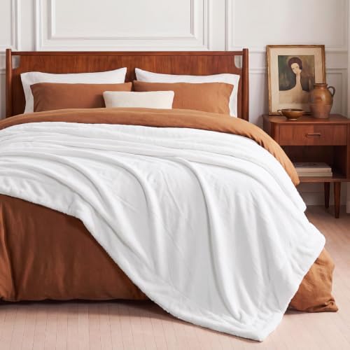 Bedsure GentleSoft Sherpa Fleece Blanket Queen Size for Bed, Non-Heated, Thick and Warm Throw for Women and Men, Soft Fuzzy Plush Queen Blanket for Winter, Bright White, 90x90 Inches - Image 3