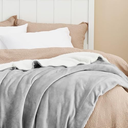 Bedsure GentleSoft Sherpa Fleece Blanket Queen Size for Bed, Non-Heated, Thick and Warm Throw for Women and Men, Soft Fuzzy Plush Queen Blanket for Winter, Light Grey, 90x90 Inches - Image 4
