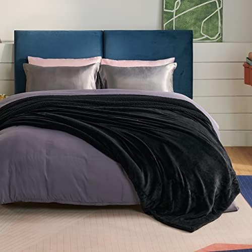 Bedsure GentleSoft Sherpa Fleece Blanket Queen Size for Bed, Non-Heated, Thick and Warm Throw for Women and Men, Soft Fuzzy Plush Heavy Queen Blanket for Winter, Black, 90x90 Inches - Image 3
