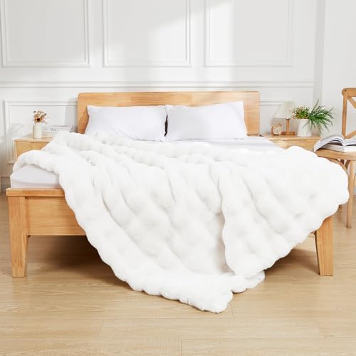 Latepis White Faux Fur King Cozy Bubble Blanket Soft Fuzzy Thick Living Room Blankets for Bed Sofa Bedroom Plush Fluffy Warm Blankets for All Seasons Luxury Throw Blanket 90x108 Inch, 860gsm - Image 2