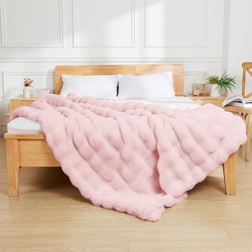 Latepis Pink Faux Fur Throw Blanket for Couch Bubble Cute Soft Warm Comforter Thick Furry Blanket for Sofa Bedroom Cozy Blankets for Women Gift Luxury Blanket for All Seasons 50''x60'', 860gsm - Image 2
