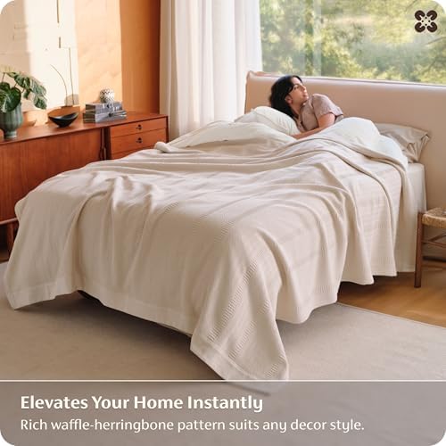 Bedsure PureWoven 100% Organic Cotton Waffle Luxury Blanket, Queen, Beige - Image 5
