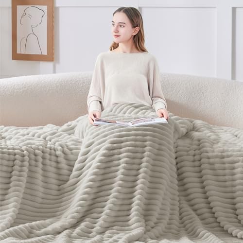 BEDELITE Ribbed Fleece Throw Blanket for Couch, Light Grey, 50"x60" - Image 3