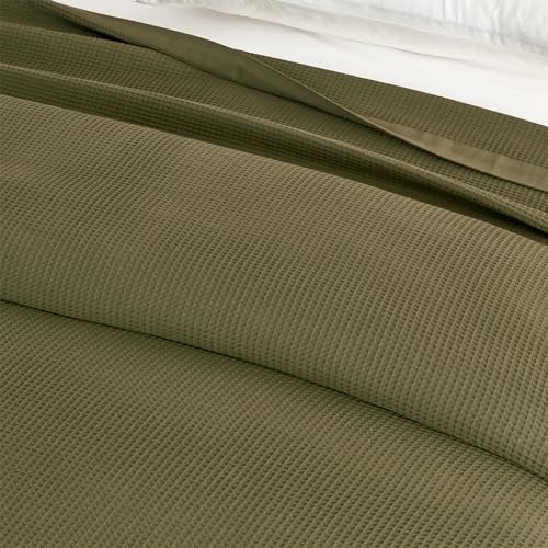 Great Bay Home 100% Cotton Blanket for Full/Queen Size Bed | Lightweight and Breathable Waffle Weave Blankets for Summer & Spring | Versatile, Layering Dark Green Bed Blanket, Olive, 90x90 inches - Image 6