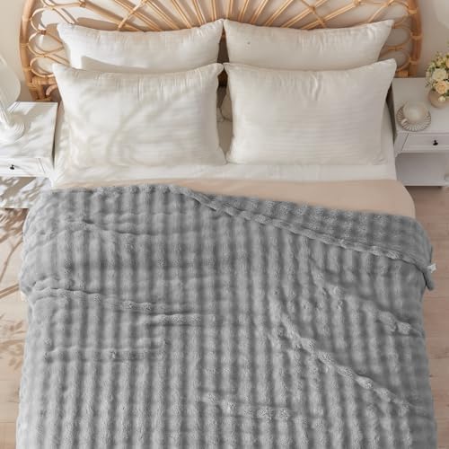 NEWCOSPLAY 3D Bubble Flannel Throw Blanket for Couch Grey, 90"×110" - Image 2