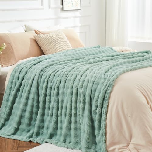 NEWCOSPLAY 3D Bubble Flannel Throw Blanket for Couch Green, 90"×90" - Image 4