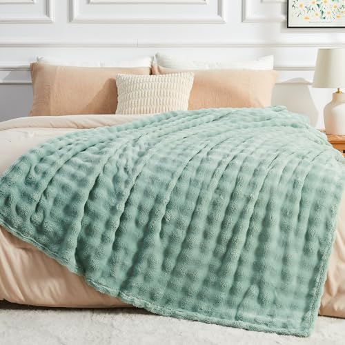 NEWCOSPLAY 3D Bubble Flannel Throw Blanket for Couch Green, 90"×90" - Image 3