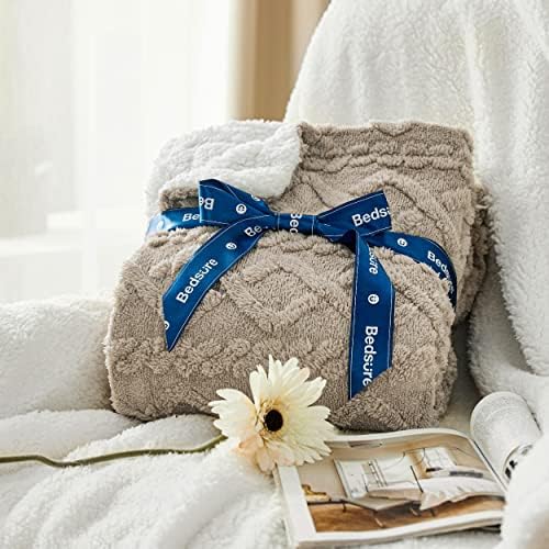 Bedsure Sherpa Fleece Blanket, Cable Jacquard Tufted, Warm, Beige, Twin - Image 5