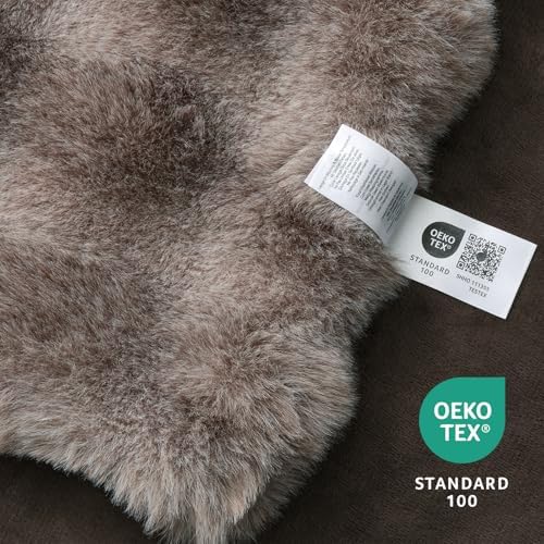 Amélie Home Faux Fur Throw Blanket, Ultra Soft Fuzzy Plush Bubble Blanket for Couch, Bed & Living Room, 60"x80", Cationic Bear Brown - Image 6