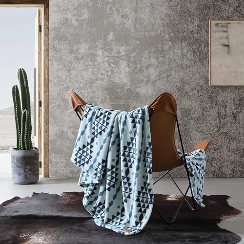 Wrangler - Queen Size Blanket, Super Soft & Reversible Plush Fleece Bedding, Throw Blanket for Couch or Bed (Westin Blue) - Image 2