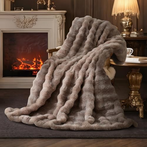 Amélie Home Faux Fur Throw Blanket, Ultra Soft Fuzzy Plush Bubble Blanket for Couch, Bed & Living Room, 60"x80", Cationic Bear Brown by Am%C3%A9lieHome