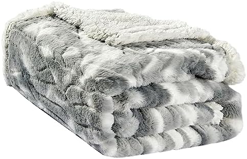 Elegant Comfort Luxury Valentine’s Day Sherpa Throw Blanket Ultra-Soft Cozy Velvet Aesthetic Fleece Throw - Micromink Sherpa for Her, Girlfriend, Sherpa Reversible Blanket- Alaska Gray by ELEGANTCOMFORT