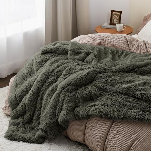 Bedsure Faux Fur Fluffy Sherpa Throw Blanket Couch Twin Olive Green 60"x80" - Image 5