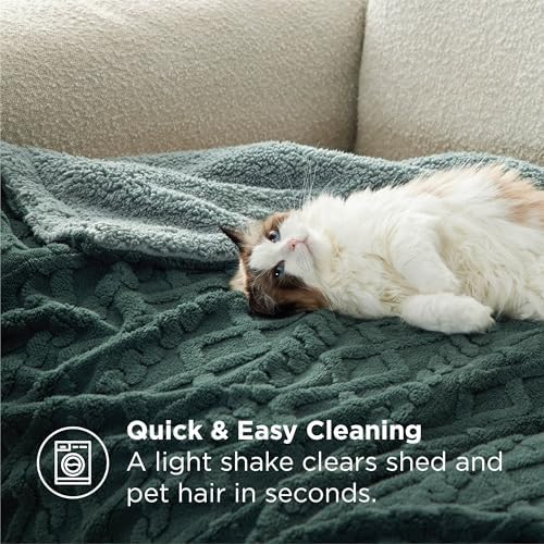 Bedsure Gentlesoft Sherpa Fleece Throw Blanket for Couch - Fluffy & Cozy Cable Jacquard Tufted Throw for Women Gift, Thick and Warm Christmas Blanket for Winter, Dark Green, 50x60 Inches - Image 3