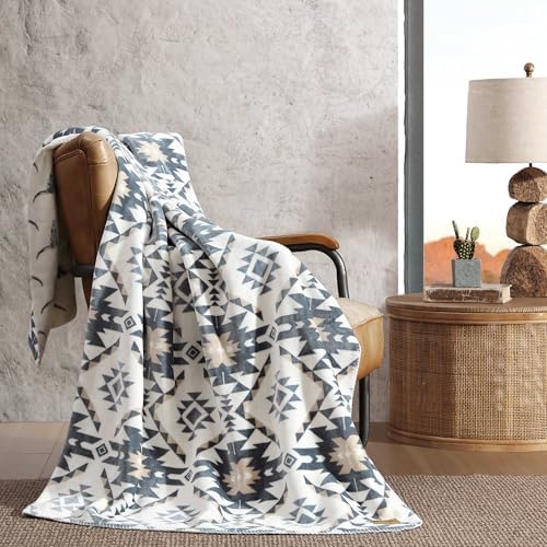 Wrangler - King Size Blanket, Super Soft Reversible Bedding, Throw Blanket for Bed or Couch, Oversized Bedding for Year Round Comfort (Dakota Grey) - Image 3