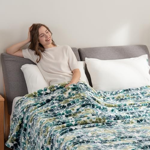 Berkshire Blanket-Classic Heavyweight Warm Soft Printed VelvetLoft® Plush Blanket, King Size Soft Fuzzy Blanket for Couch Sofa Bed, Floral Green, 90in x 108in - Image 3