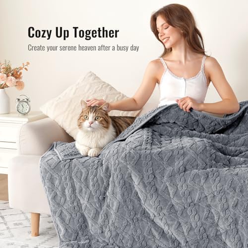 Uttermara Weighted Blanket for Adults Queen Size 20lbs 60x80 inches, Dual Sided Soft Jacquard Sherpa Weighted Blankets, Thick Heavy Blanket for Sleeping and Calming, Grey - Image 4