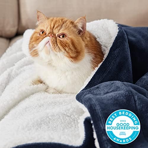 Bedsure GentleSoft Sherpa Fleece Blankets King Size for Bed, Non-Heated, Thick and Warm Throw for Women and Men, Soft Fuzzy Plush King Blanket for Winter, Navy, 108x90 Inches - Image 2