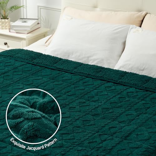 Wemore Sherpa Weighted Blankets for Sleeping Queen 60" x 80" 20 lbs Green - Image 5