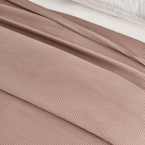 Great Bay Home 100% Cotton Blanket for Twin Size Bed | Lightweight and Breathable Waffle Weave Blankets for Summer & Spring | Versatile, Layering Pink Bed Blanket, Redwood, 90x66 inches - Image 6
