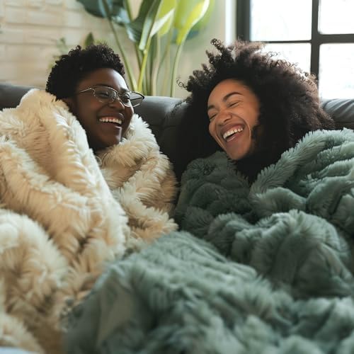 Bedsure Faux Fur Fluffy Sherpa Fleece King Bed Blanket Sage Green 108"x90" - Image 6