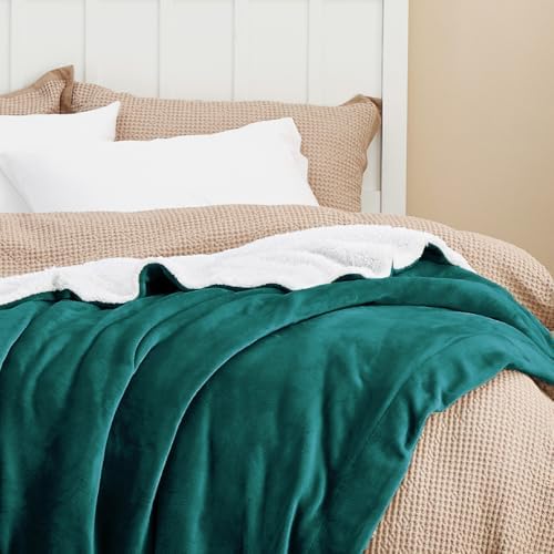 Bedsure GentleSoft Sherpa Fleece Blanket Queen Size for Bed, Non-Heated, Thick and Warm Throw for Women and Men, Soft Fuzzy Plush Queen Blanket for Winter, Forest Green, 90x90 Inches - Image 3