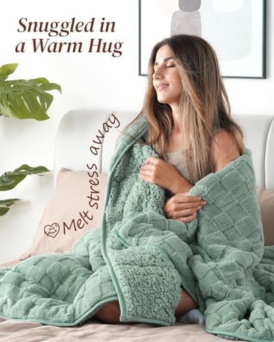 Kivik 15lbs Weighted Blanket for Adults, Checkered Fleece & Sherpa, 48"x72" - Image 3