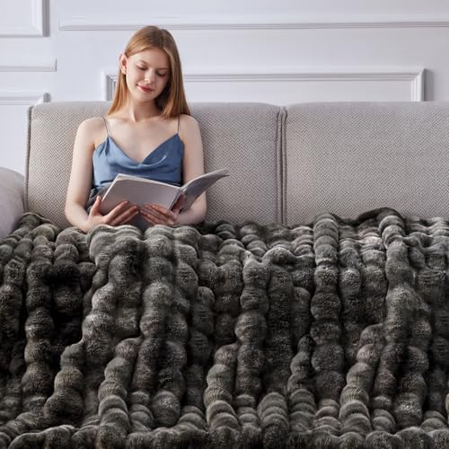 Anysay Faux Fur Throw Blanket, 1000GSM Fluffy Soft Bubble Blanket 60''*80'' - Image 4
