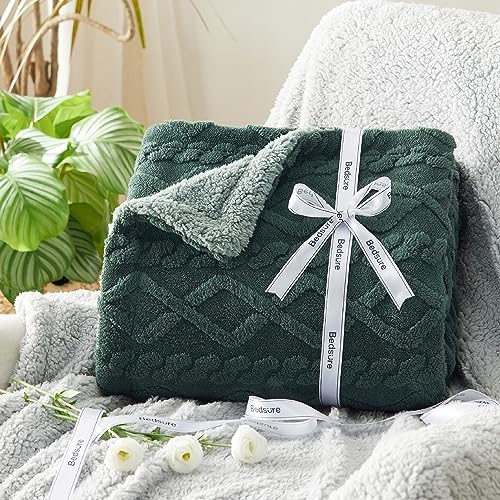 Bedsure Sherpa Fleece Blanket, Cable Jacquard Tufted, Warm, Dark Green - Image 7